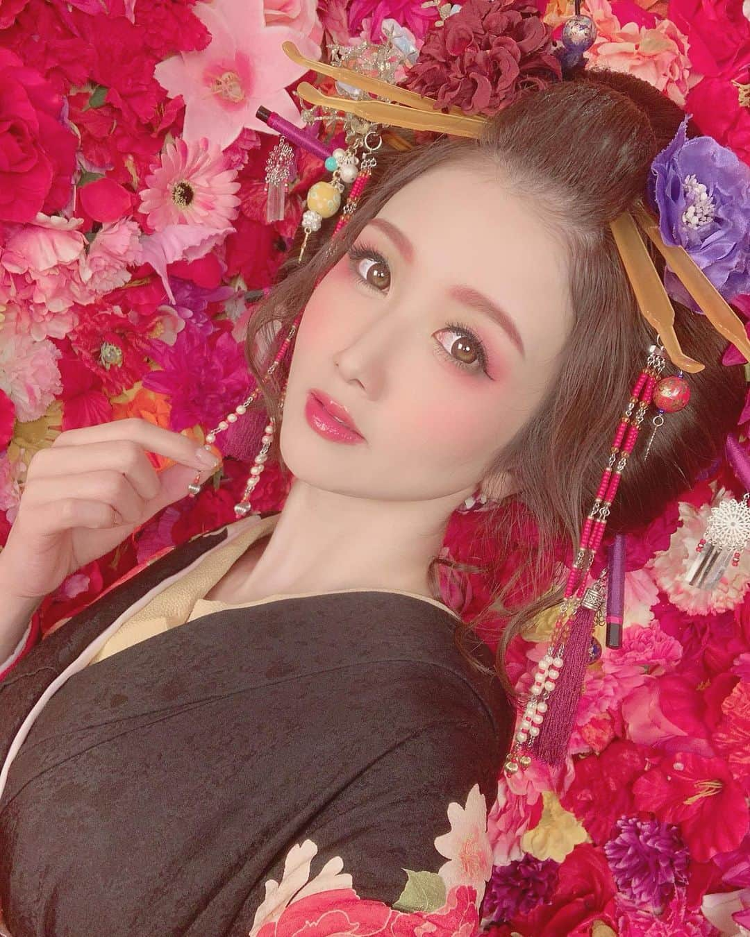 大槻ひびきさんのインスタグラム写真 - (大槻ひびきInstagram)「花魁になりました💓 写真集楽しみにしててね😊 #japan #kyoto #oiran #kimono #日本 #花魁 #京都 #着物 #写真集 #クラウドファンディング」1月25日 23時54分 - yanhibi0221