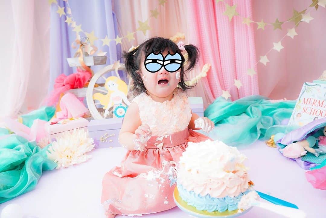 MARIEさんのインスタグラム写真 - (MARIEInstagram)「Chu...💋 #happybirthday # birthdaycake #mybaby #babygirl #smashcake #1stbirthday #誕生日 #1歳誕生日 #スマッシュケーキ #スマッシュケーキ撮影 #赤ちゃん #赤ちゃんのいる生活」1月26日 0時01分 - marie_mimura
