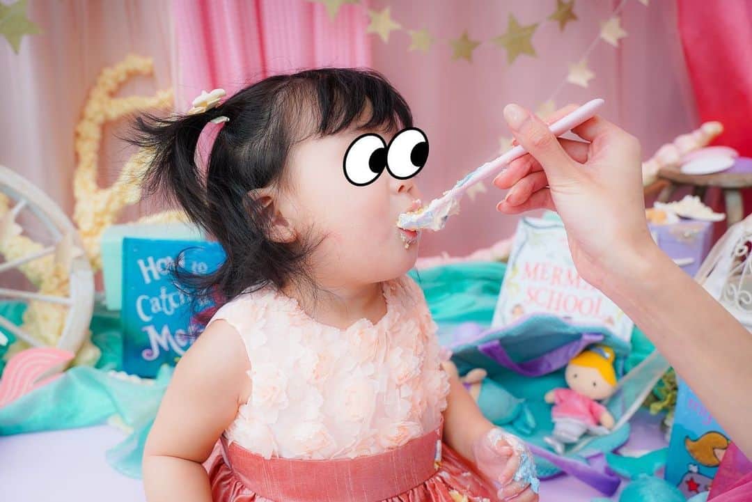 MARIEさんのインスタグラム写真 - (MARIEInstagram)「Chu...💋 #happybirthday # birthdaycake #mybaby #babygirl #smashcake #1stbirthday #誕生日 #1歳誕生日 #スマッシュケーキ #スマッシュケーキ撮影 #赤ちゃん #赤ちゃんのいる生活」1月26日 0時01分 - marie_mimura