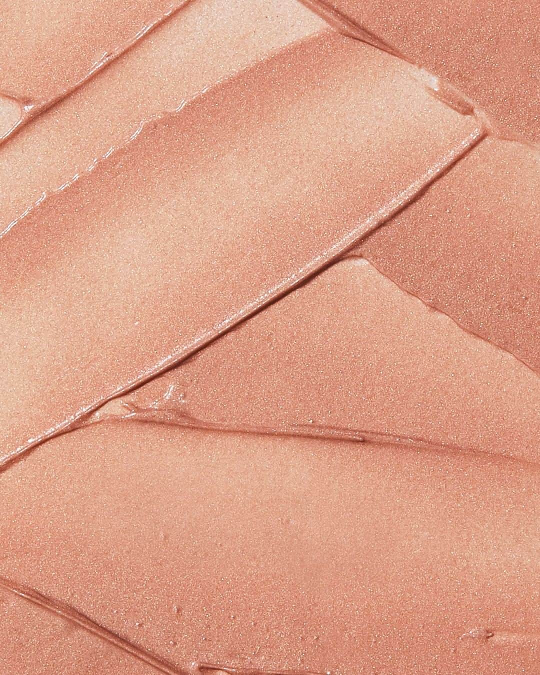 Smashboxのインスタグラム：「Calling all primer experts — which primer do you think this is?  This formula illuminates skin, feels like satin, and gives makeup a golden-hour glow...comment with your answers.」