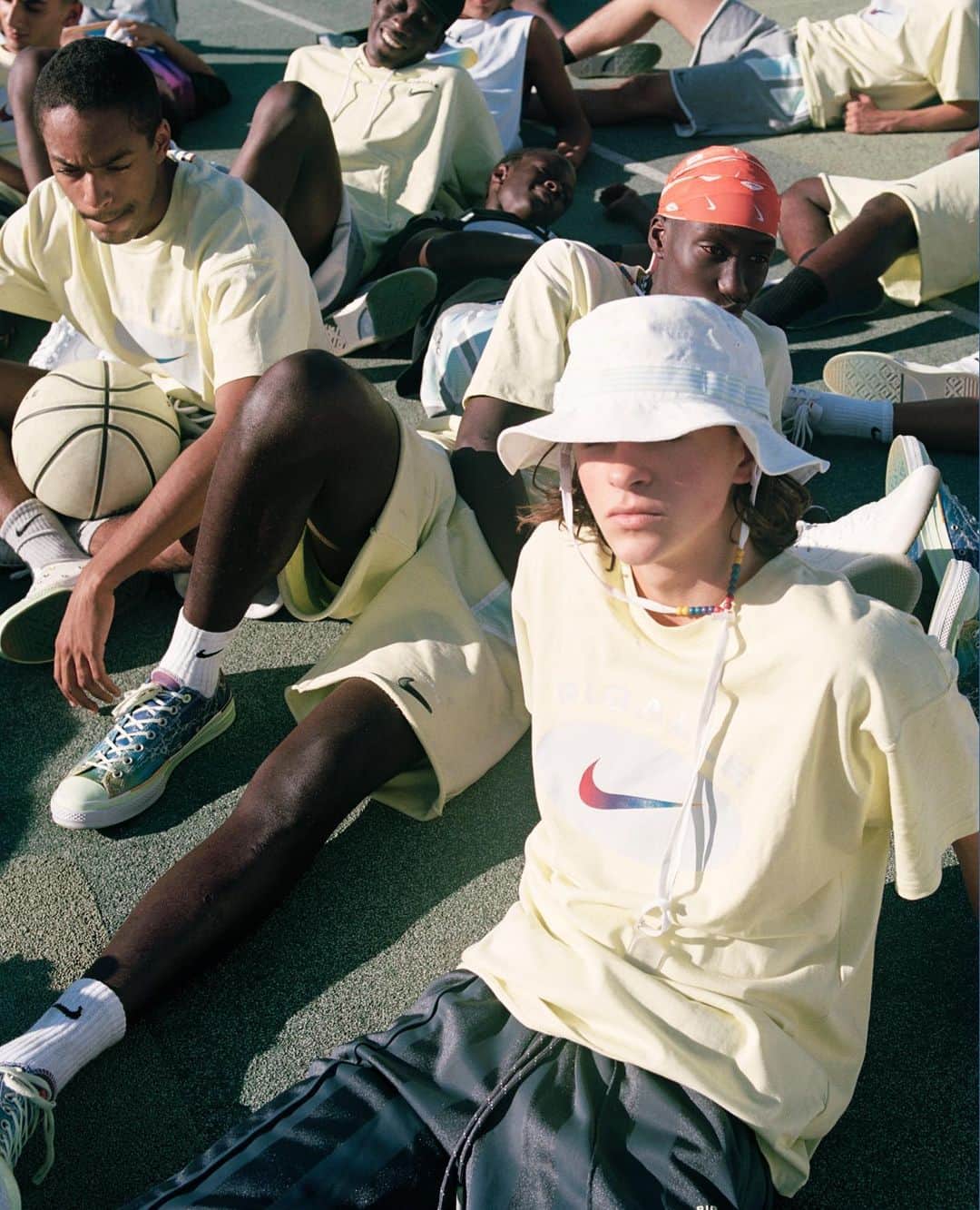 converseさんのインスタグラム写真 - (converseInstagram)「Converse x Pigalle. Stéphane Ashpool founded the sportswear brand @pigalleparis_official as an homage to the neighborhood where he was born. Through the brand, he brings together his love of streetwear, sportswear, and high fashion. For his collaborations with Converse, Stéphane explores the idea of subculture and music’s power to spark social movements. Available now on Converse.com & in Western Europe.」1月26日 0時02分 - converse