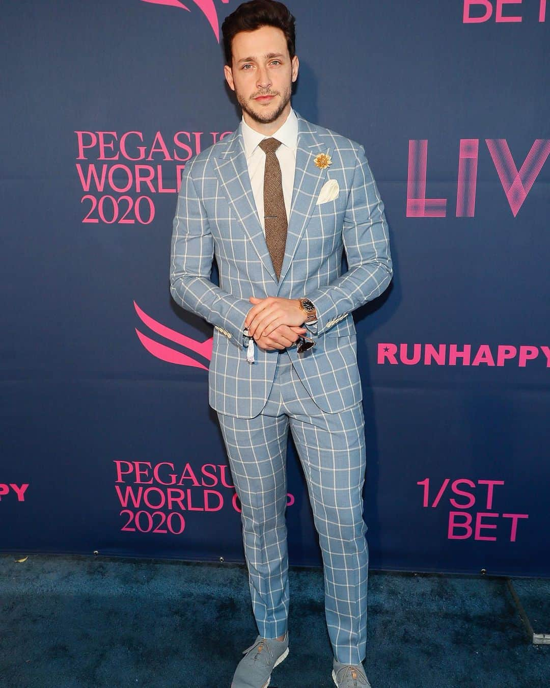 ドクター・マイクさんのインスタグラム写真 - (ドクター・マイクInstagram)「Trying to fit in on race day at the derby 🐎 How do you think I did? (Be Honest) 👔🏆🏁 #miami #mensfashion #mensstyle」1月26日 10時55分 - doctor.mike