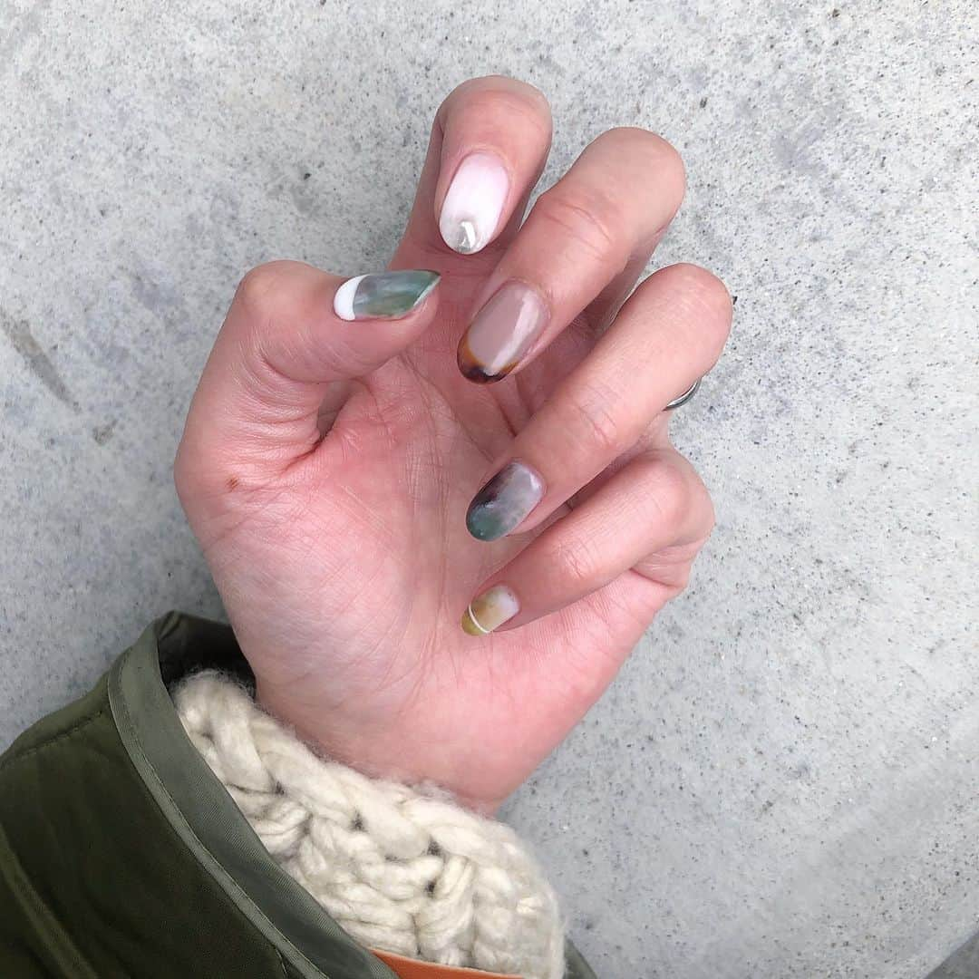 えりんこさんのインスタグラム写真 - (えりんこInstagram)「new nail💅  #ジェルネイル #ネイルデザイン#ニュアンスネイル #erincoネイル」1月26日 10時58分 - erinco_____