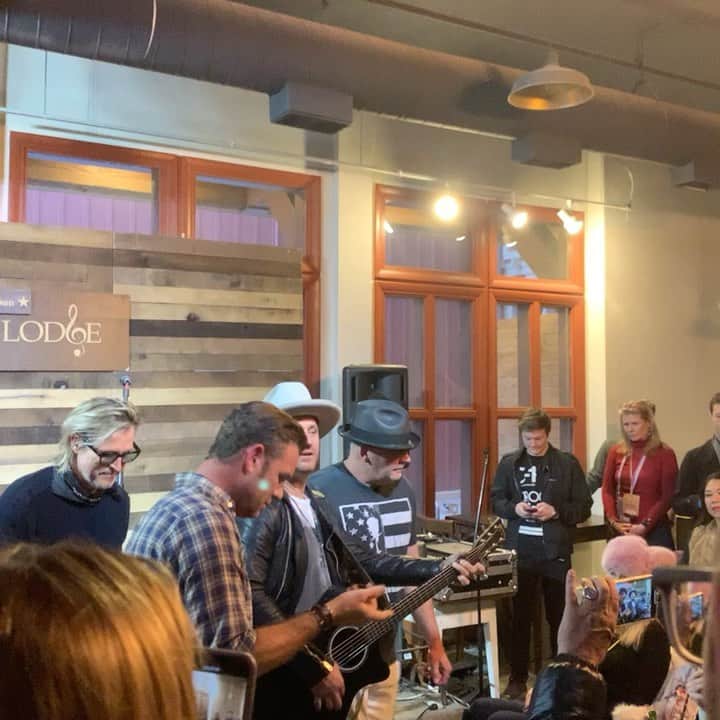 ロブ・モローのインスタグラム：「The sweet styling you @TheSideDeal @TheMusicLodge #parkcityutah」