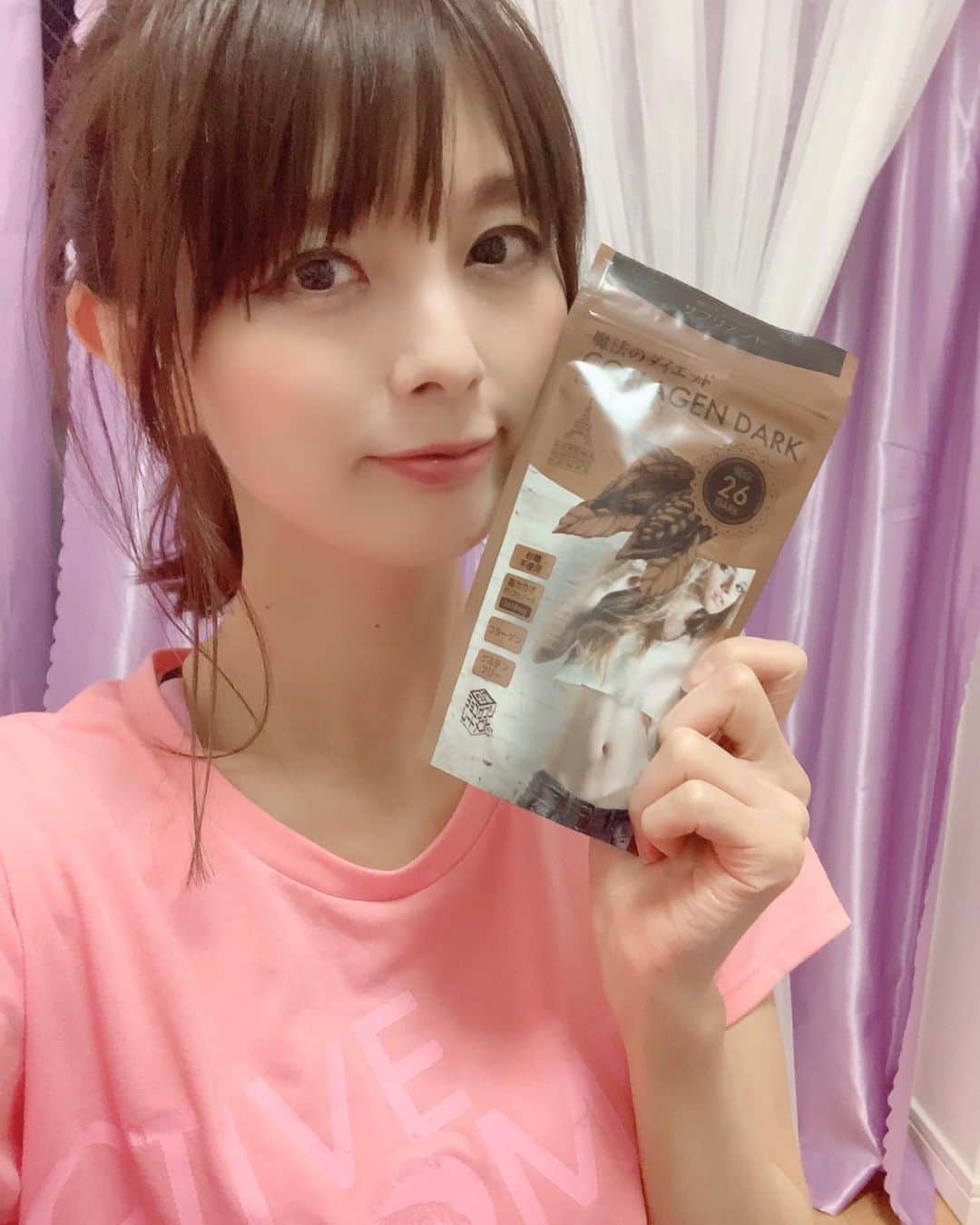 satomiさんのインスタグラム写真 - (satomiInstagram)「💊チョコレートサプリメント💊 * ダイエット、美肌にもいい『魔法のダイエットチョコレート』🍫 * * ✅砂糖不使用、低GI ✅1粒でカップヨーグルト2個分のビフィズス菌 ✅ベルギー産プレミアムショコラを100%使用 * * 甘いものが食べたくなったらこれ‼️ 私はコラーゲンミルクが好き🍫💓 * *  #魔法のダイエットチョコレート #ダイエットチョコ #ダイエットおやつ #低gi #チョコレート #ダイエット #美容 @sukoyaka.health_beauty  #バレンタイン #コラーゲン #筋トレ女子 #スイーツ女子 #チョコレートレポ #ダイエット飯 #低糖質ダイエット」1月26日 9時52分 - saatoomii47