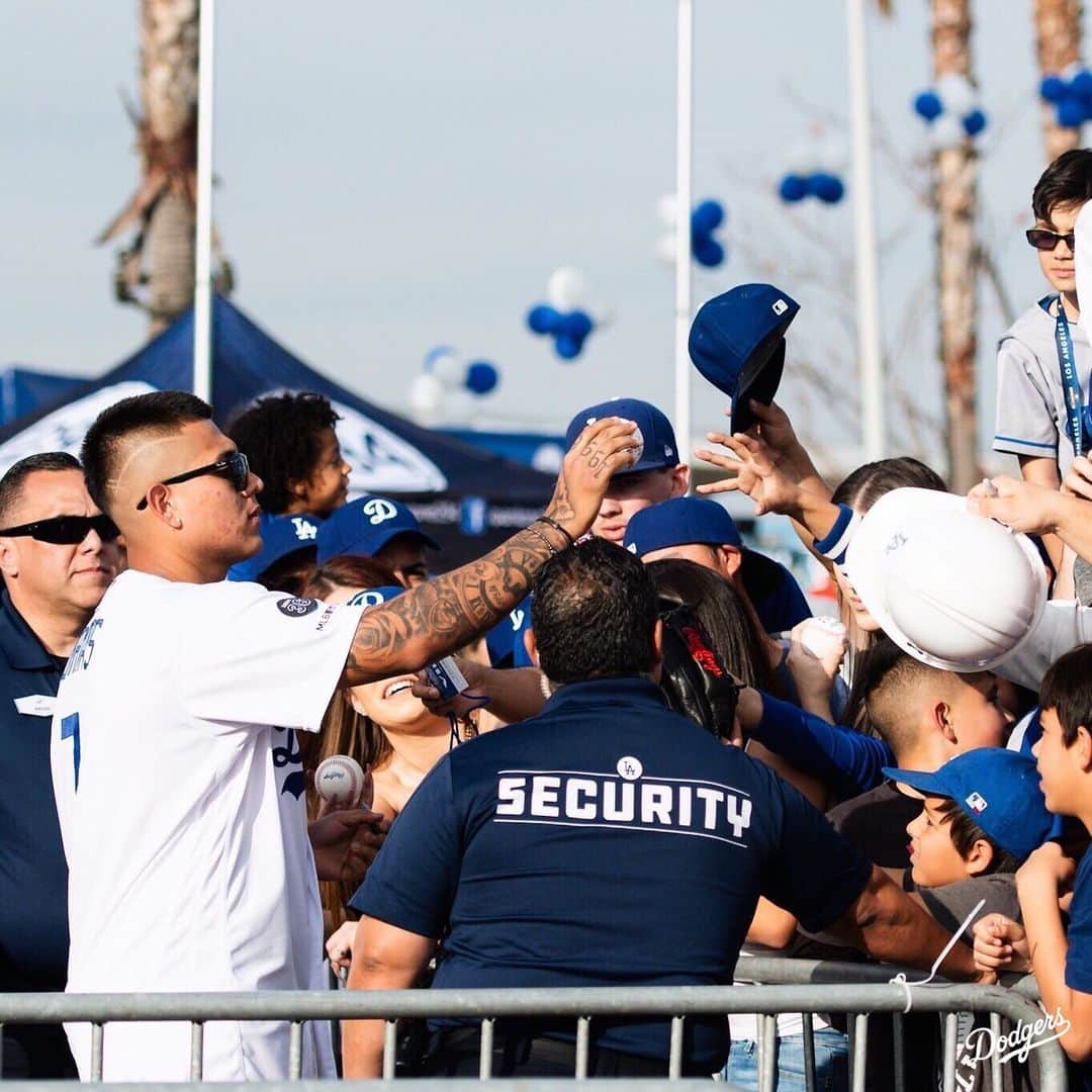 Los Angeles Dodgersさんのインスタグラム写真 - (Los Angeles DodgersInstagram)「Best day ever. That’s a wrap on #DodgersFF presented by Coca-Cola and San Manuel Casino!」1月26日 9時48分 - dodgers