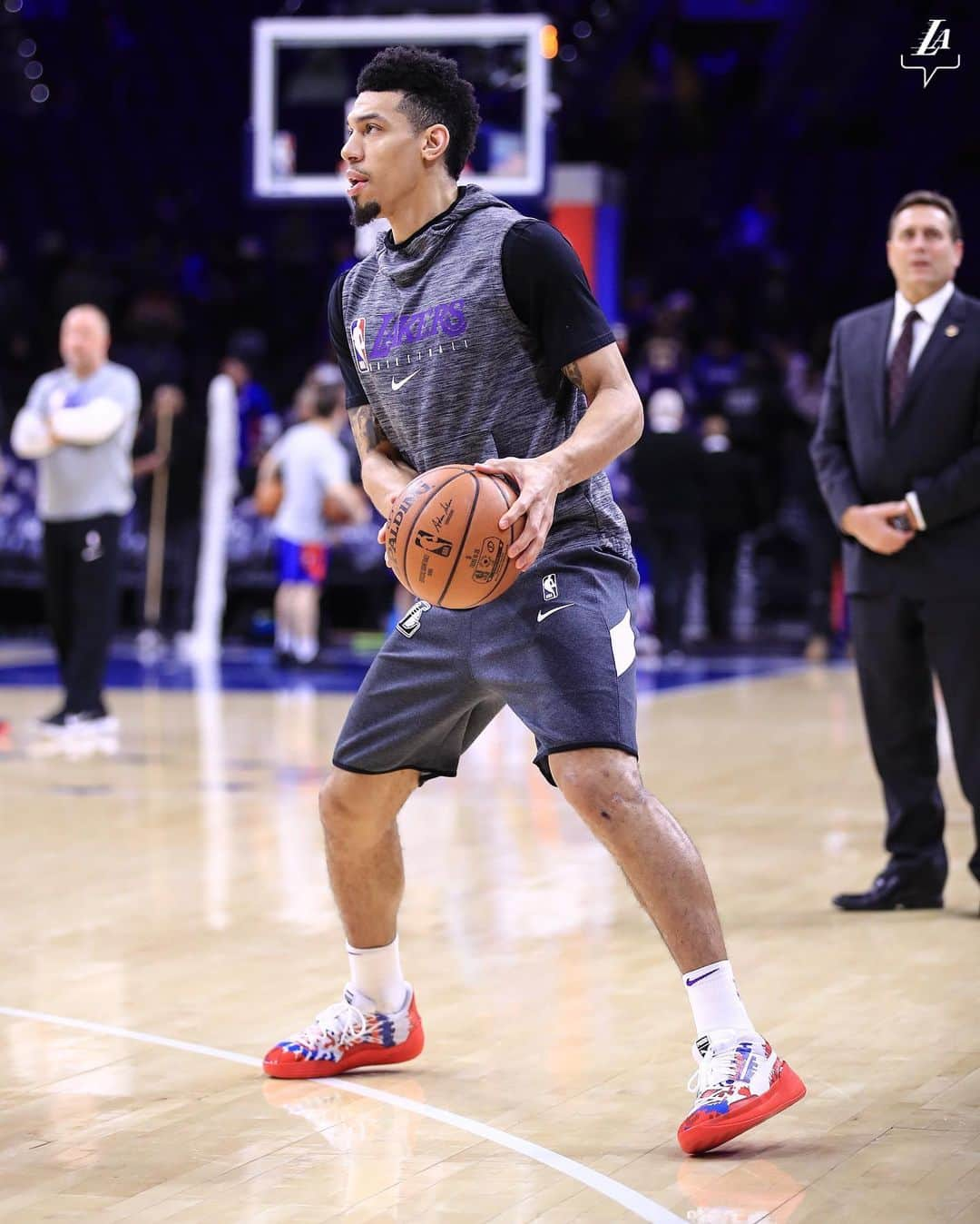 Los Angeles Lakersさんのインスタグラム写真 - (Los Angeles LakersInstagram)「Danny Green in the Chinatown Market x Puma collab 👌 #LakersSneakerCam」1月26日 10時02分 - lakers