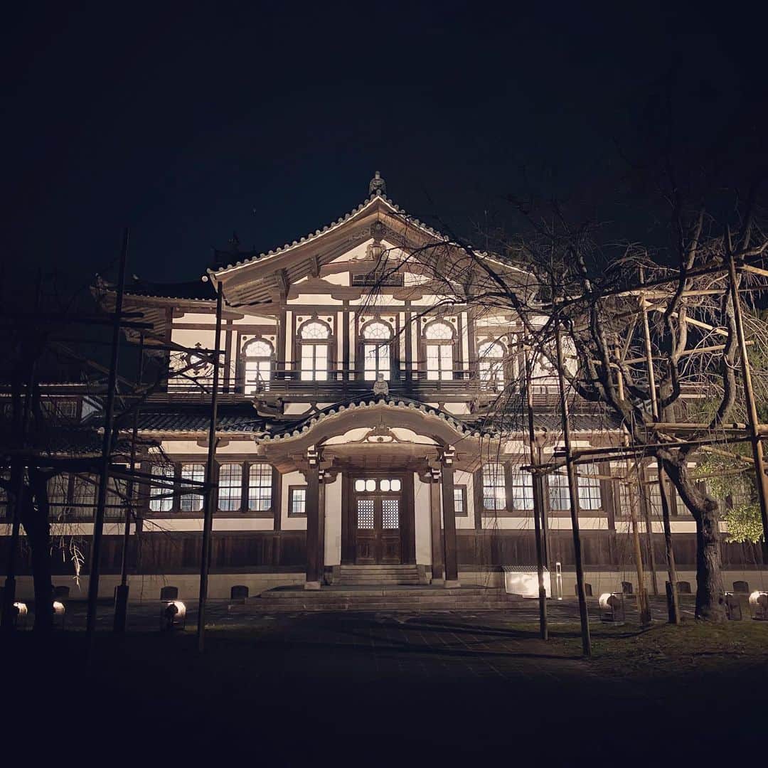 大手小町さんのインスタグラム写真 - (大手小町Instagram)「奈良に滞在中、ライトアップされた建物が美しく、撮影しました。こちらは奈良国立博物館仏教美術資料研究センター。エキゾチックさのある和風建築ですね。明治35年竣工だそうです。引き寄せられました。  #otekomachi #大手小町 #奈良観光  #奈良国立博物館  #仏教美術資料研究センター  #ひとり旅女子  #ライトアップ #narajapan  #深く呼吸をする」1月26日 10時11分 - otekomachi