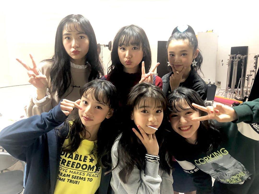 ニコ☆プチのインスタグラム：「✌︎✌︎✌︎✌︎✌︎✌︎ ぴーーーーーーす。。？ . . . 😘 #有坂心花  #石山えこ  #川合菖蒲  #川本結月  #松本麗世  #森﨑美月」