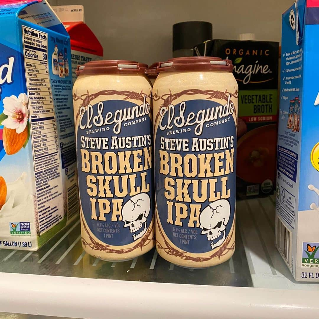 ストーン・コールド・スティーブ・オースチンさんのインスタグラム写真 - (ストーン・コールド・スティーブ・オースチンInstagram)「Broken Skull IPA @esbcbrews for the @wwe #royalrumble tomorrow night on @wwenetwork. #meanstreetsofLA #coldbeer #hellyeah #ipa」1月26日 10時20分 - steveaustinbsr