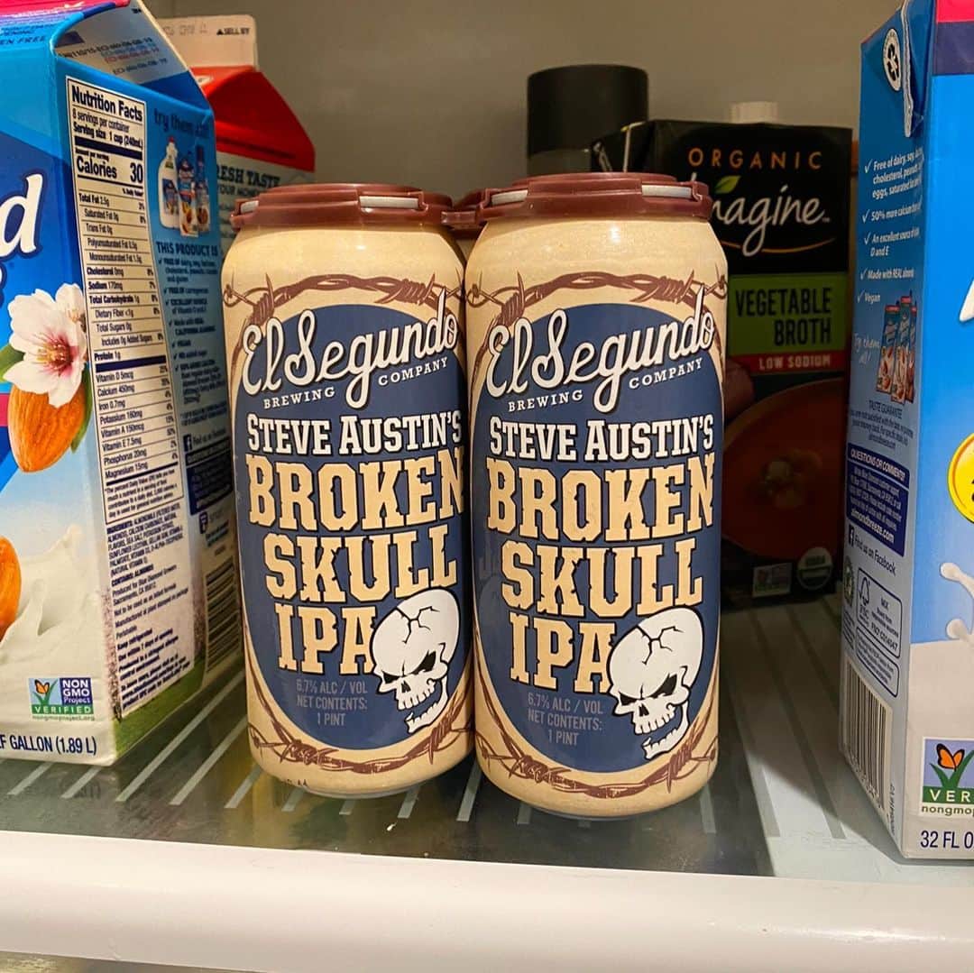 ストーン・コールド・スティーブ・オースチンのインスタグラム：「Broken Skull IPA @esbcbrews for the @wwe #royalrumble tomorrow night on @wwenetwork. #meanstreetsofLA #coldbeer #hellyeah #ipa」