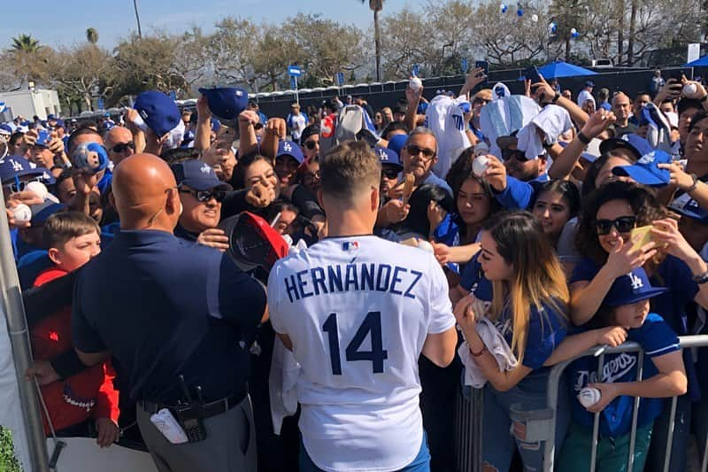 エンリケ・J・ヘルナンデスさんのインスタグラム写真 - (エンリケ・J・ヘルナンデスInstagram)「Like always, 2020 FanFest was a blast!! Can’t wait for Spring Training!」1月26日 10時22分 - kikehndez