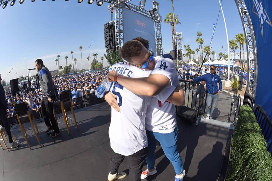 エンリケ・J・ヘルナンデスさんのインスタグラム写真 - (エンリケ・J・ヘルナンデスInstagram)「Like always, 2020 FanFest was a blast!! Can’t wait for Spring Training!」1月26日 10時22分 - kikehndez