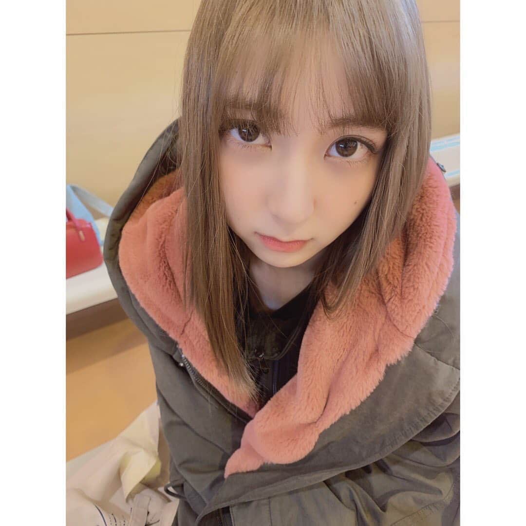 松岡菜摘のインスタグラム：「. . ロケ、寒すぎて 凍えてまする .」