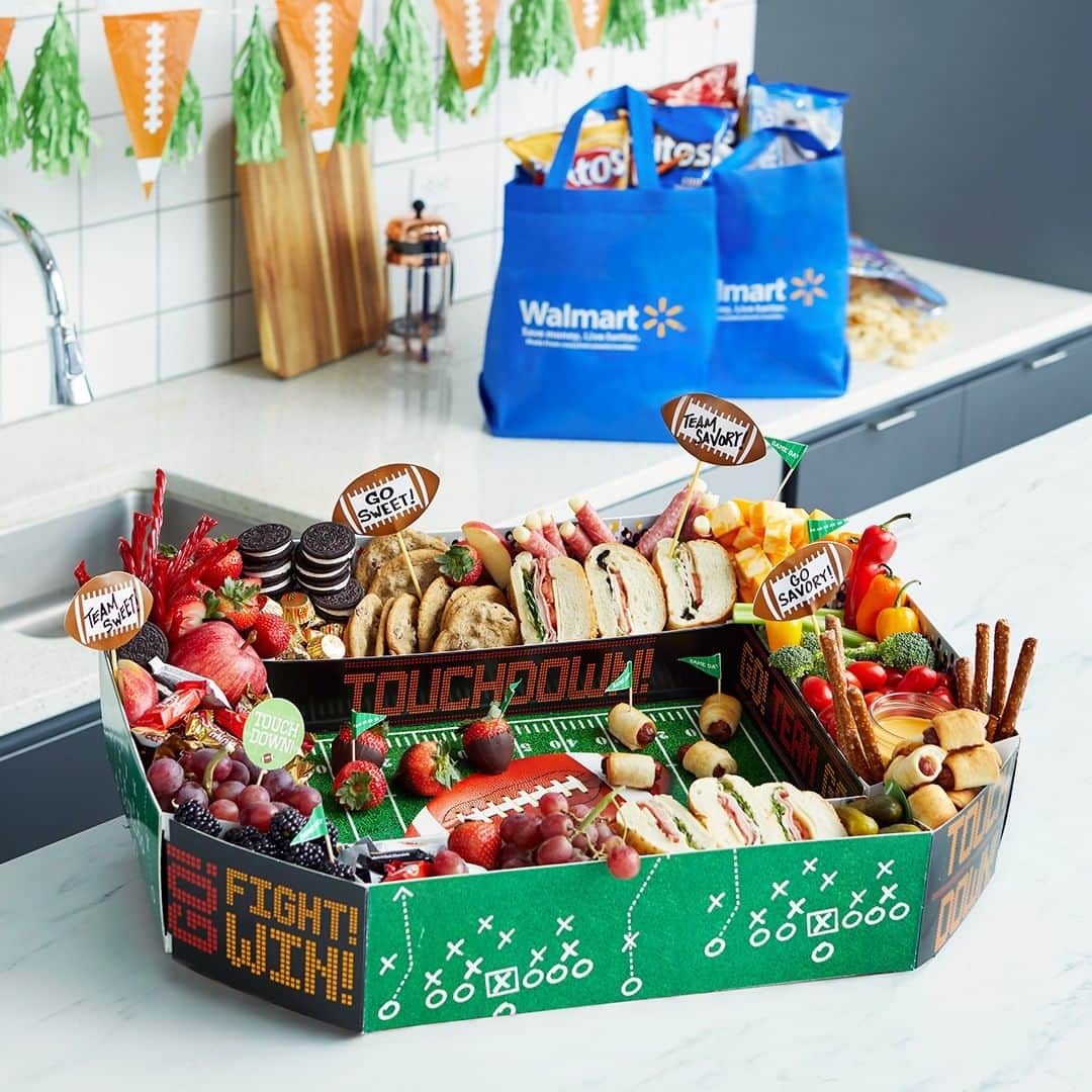 Wal-Mart Stores, Incのインスタグラム：「When it comes to 🏈 day, there are two types of people: superfans and foodies. With this savory vs. sweet stadium, you get to be both.」