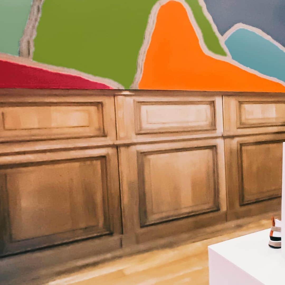 コルテさんのインスタグラム写真 - (コルテInstagram)「Step into the 3rd room : Pierre Corthay’s Art Work, representing the abstraction of nature as an invitation to always explore new territories! . .  Photo @benjaminboccas  #Corthay #Paris #LaCouleurCestCorthay #30years」1月26日 1時54分 - maison_corthay