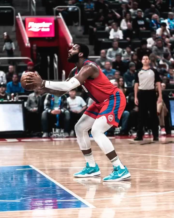アンドレ・ドラモンドのインスタグラム：「Don’t wait for the opportunity, create it—🦍🦍🦍🦍 #gameday」