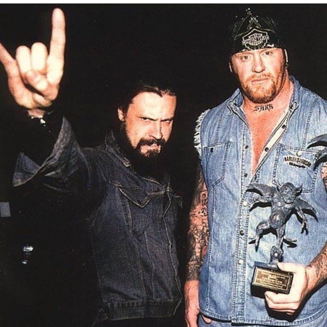 ロブ・ゾンビのインスタグラム：「20 years ago at Universal Studios for the Eyegore Awards with THE UNDERTAKER. If I remember correctly I presented an award to Karen Black. QUESTION. Who is your favorite wrestler? #robzombie #theundertaker #eyegoreawards #universalstudios」