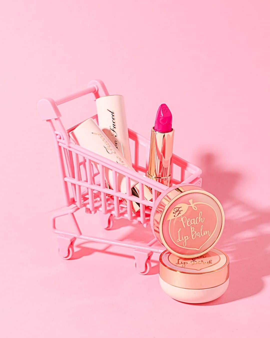 Too Facedさんのインスタグラム写真 - (Too FacedInstagram)「It's an *add to cart* kinda day 😉 Which Peach Kiss Lipstick shade is your GO-TO? Comment below! 💋 #tfpeachesandcream #toofaced」1月26日 3時00分 - toofaced