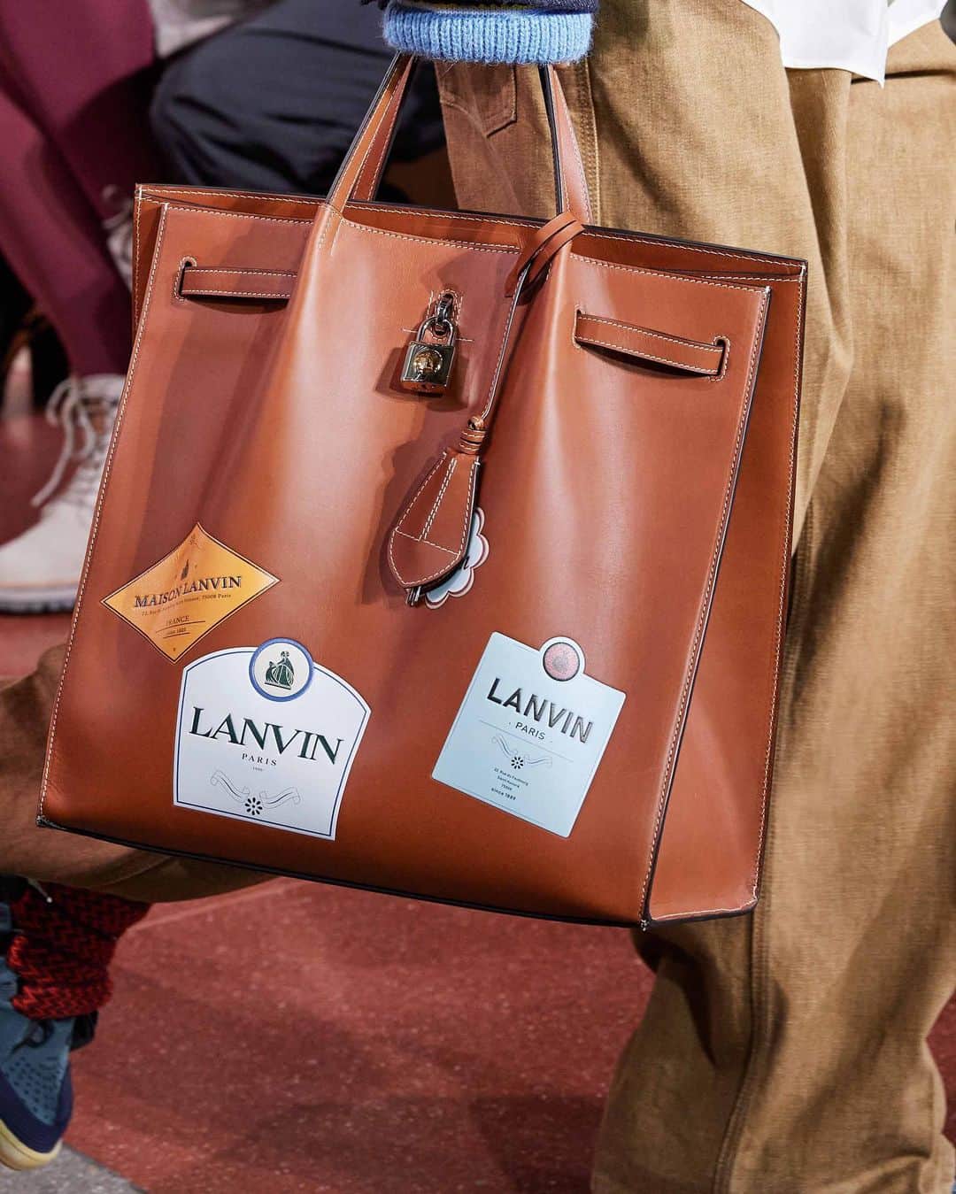 ランバンのインスタグラム：「The Bogey: a Lanvin-stamped weekender in high-end leather, a twisted version of the classic travel bag, with a draped construction echoing to couture.  #LanvinFW20  #Pfw #Lanvin」
