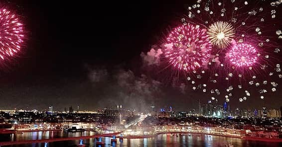 和多田藍さんのインスタグラム写真 - (和多田藍Instagram)「Dubai Night🎆🎇🎆﻿ 现在来迪拜旅游❣️﻿ ﻿ #UAE#Dubai#迪拜#春节#ドバイ#ドバイ旅行#旅行#旅游#trip#middleeast#中东#fireworks#view#sunrise#烟花#日出#朝焼け#AtlantisThePalm#アトランティスザパーム」1月26日 3時05分 - ai_watada