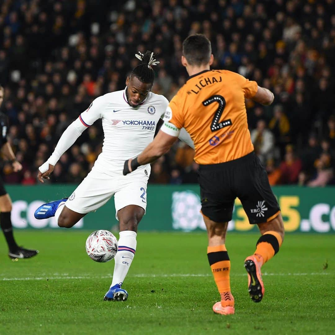 チェルシーFCさんのインスタグラム写真 - (チェルシーFCInstagram)「Hull 0-1 Chelsea at the break. @mbatshuayi’s early goal is the difference in this #FACup fourth round tie. COME ON YOU BLUES! 👊 #HULCHE #CFC #Chelsea」1月26日 3時17分 - chelseafc