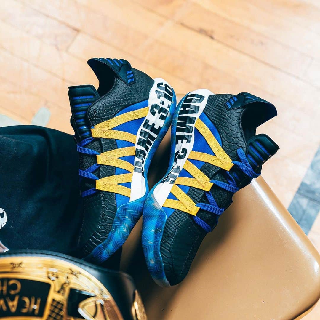 デイミアン・リラードのインスタグラム：「💀🐍 And that’s the bottom line... My #Dame6 tribute to @steveaustinbsr just dropped! Click on the images to pick up the #StoneCold Dame 6 via Instagram Shopping now. @WWE #SCSA #Dame316 #Austin316 #YKWTII ⌚️」