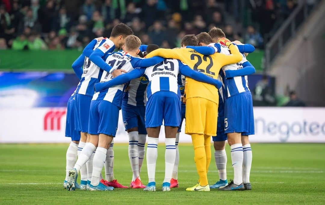 ルネ・ヤーステインのインスタグラム：「3 important points today🔵⚪😀 #teamspirit  #hahohe」