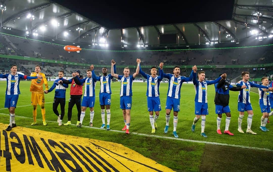 ルネ・ヤーステインさんのインスタグラム写真 - (ルネ・ヤーステインInstagram)「3 important points today🔵⚪😀 #teamspirit  #hahohe」1月26日 3時52分 - jars84