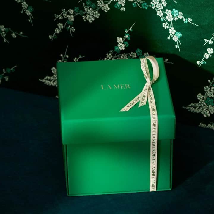 ドゥラメールのインスタグラム：「The ultimate wish list. #LunarNewYear」