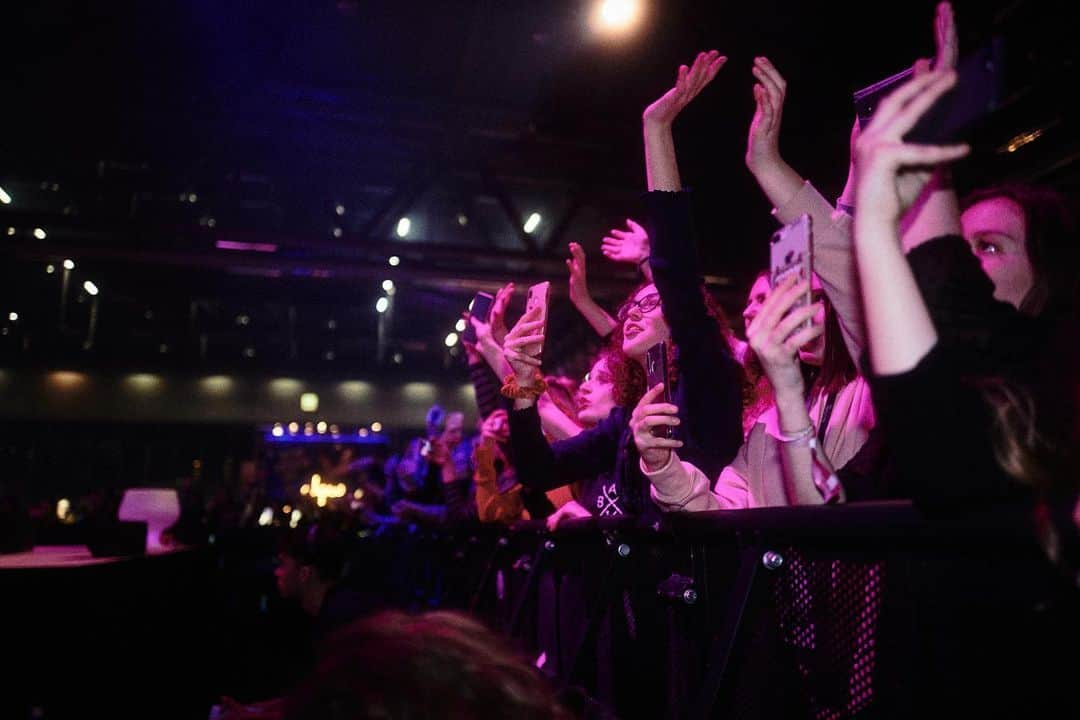 Bars and Melodyさんのインスタグラム写真 - (Bars and MelodyInstagram)「Thanks for having us today @glowcon VIENNA 📸: @domi.wolf  #glowcon#vienna#barsandmelody」1月26日 4時14分 - barsandmelody