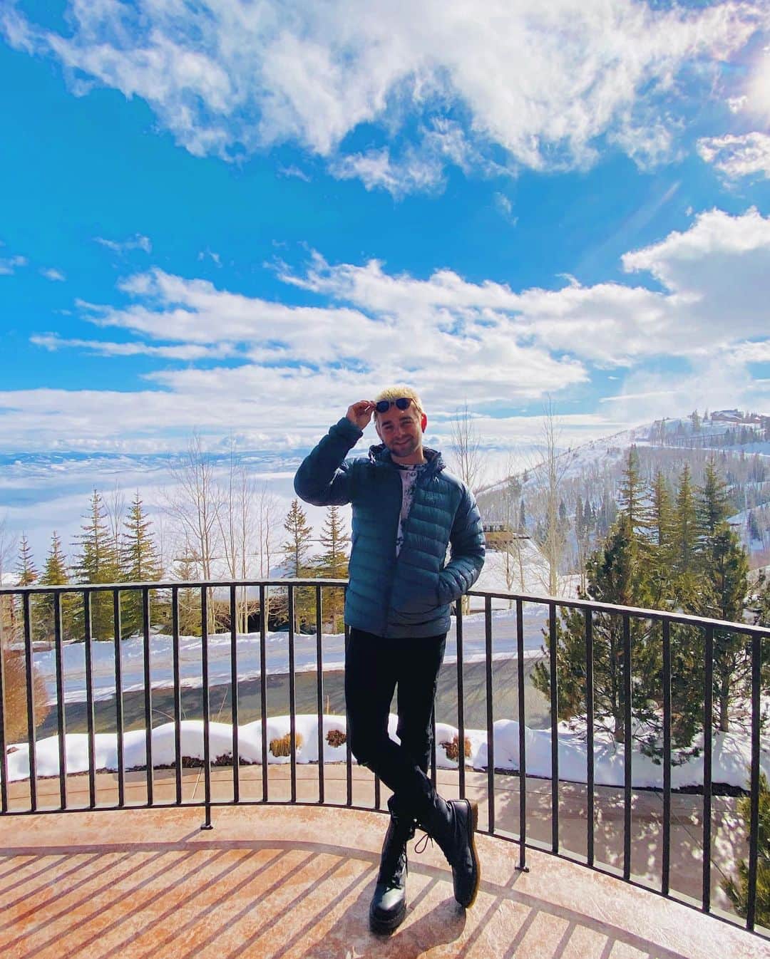 ジャック・グリフォーさんのインスタグラム写真 - (ジャック・グリフォーInstagram)「Suns out tongues out ☀️😛 #Sundance」1月26日 4時22分 - jackgriffo