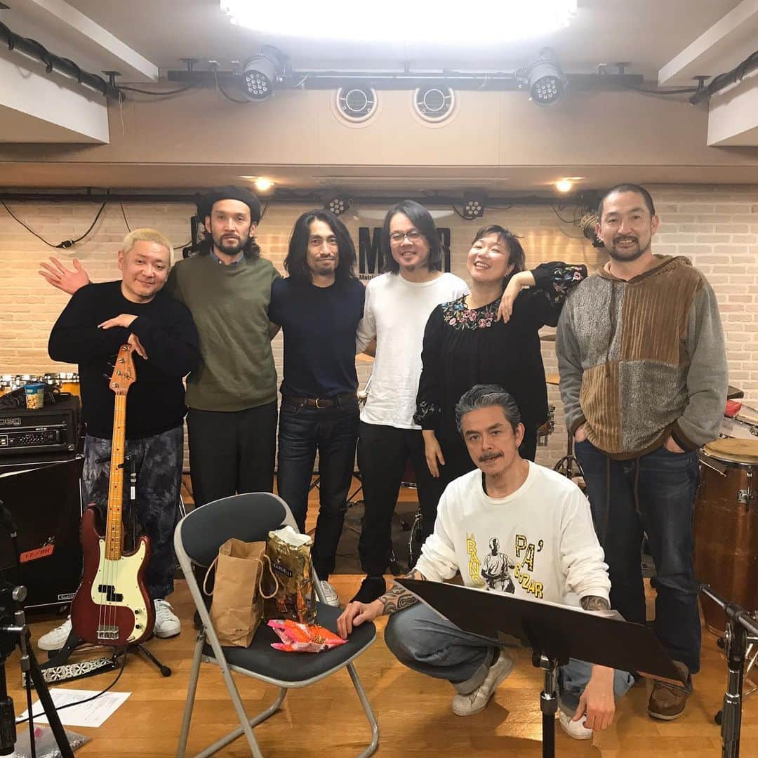 有坂美香のインスタグラム：「この素晴らしいメンバーとリハーサル❣️ 1/31/2020 有坂美香　20周年記念ライブ@Motion Blue yokohama  私の音楽人生に欠かせない皆さんとライブが出来てとても幸せ。。♫ この日は、オリジナル、カバー(ソウル系メイン) で20年を振り返りつつ 念願のアレサカフランクリンセクションも😂  昨日　初音出し、、楽しくて仕方ありませんでしたー‼️ この日はまたとない一夜となりそうです❣️ どうぞお楽しみに♫♫♫♫♫ お席残りわずかです！ tel. 0452261919  http://www.motionblue.co.jp/artists/mika-arisaka/  #有坂美香　＃有坂美香20周年　 #有坂美香20th0131」