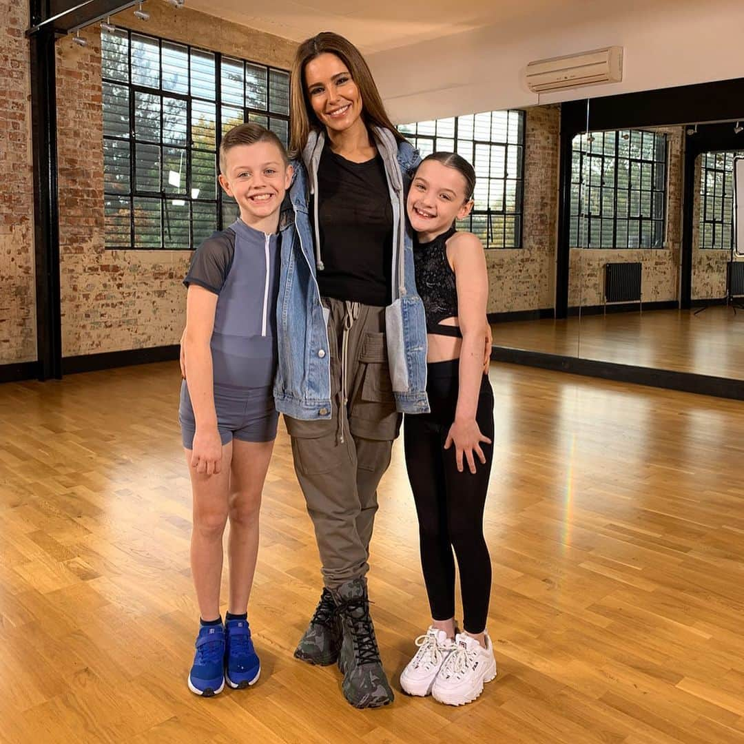 シェリル・コールのインスタグラム：「Meet my final 3! @greatestdancer getting them ready to leave their hearts on the dance floor for you 😍💕✨」