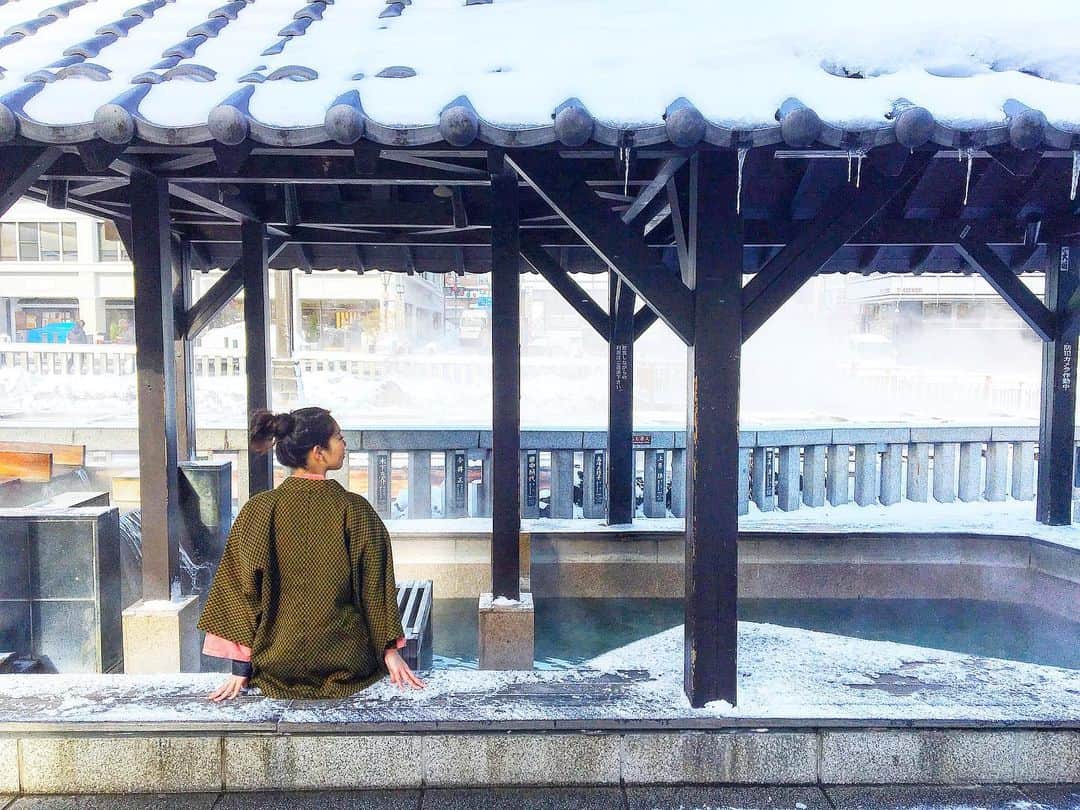 AirSolさんのインスタグラム写真 - (AirSolInstagram)「* * 日々寒さが厳しくなる中… 足湯でホッと一息☺️ 皆様もお体ご自愛くださいませ✨ * * ☆☆☆☆☆☆☆☆☆☆☆☆☆☆☆☆☆☆☆☆ Airsolで自分の能力を活かしてみませんか？ 客室乗務員としての多言語・異文化対応力、マナー・作法など、外資系で働くからこそ培われた”あなた”の力が必要です。 インフルエンサー・メディア・通訳事業などの様々な機会を通して、ぜひ弊社と一緒にあなたの力を輝かせましょう🎵 お問い合わせ・ご質問はDM もしくは弊社ウェブサイト http://www.air-sol.net/ まで ————————————————— #ca #客室乗務員 #外資系客室乗務員 #現役ca #元ca #caになりたい #客室乗務員になりたい #ca生活 #客室乗務員生活 #インフルエンサー募集 #モデル募集 #ライター募集 #caのスキル #airsol #インスタグラマー募集 #calife #crewlife #クルーライフ #caライフ #客室乗務員志望 #メンバー募集 #客室乗務員募集 #ca募集  #通訳募集 #ガイド募集 #外資系ca #エアソル」1月26日 4時56分 - airsol_jp