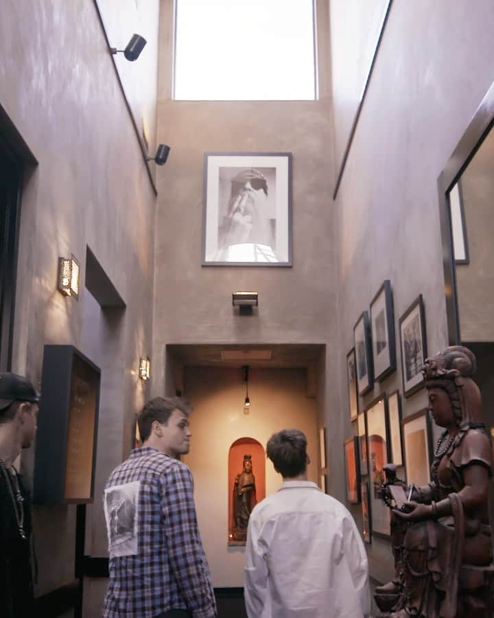 のインスタグラム：「we’re taking the beginning of 2020 off to write and produce our next studio album.  we’re so excited and we’ll see you soon.  text us if you need us.  323-348-1663」