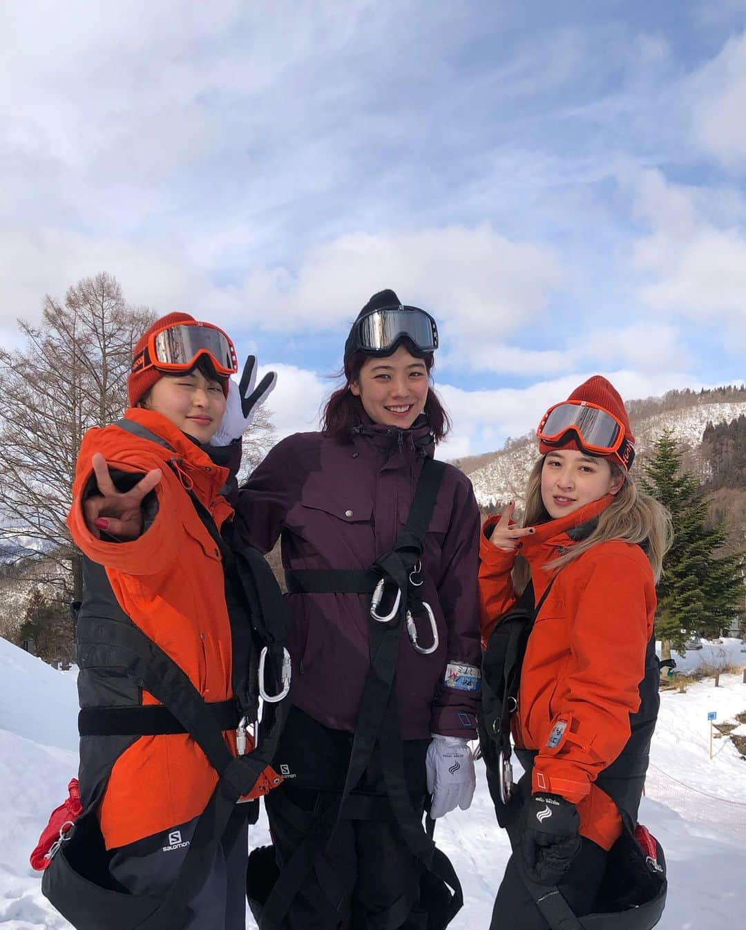 三原勇希さんのインスタグラム写真 - (三原勇希Instagram)「SNOW MEETING  in NOZAWA ONSEN❄️✨💖♨️ BEAMSとアメアスポーツのイベントで 初めて野沢温泉へ。 昼間はみんなでスキーとスノボ⛷ 最高としか、言いようがない  #SNOWMEETING #野沢温泉 #野沢温泉スキー場 #狸 #heaven @happyoutsidebeams  @arcteryx  @salomon  @atomicski  @beams_official  @tanukinozawa」1月26日 5時43分 - yuukimeehaa