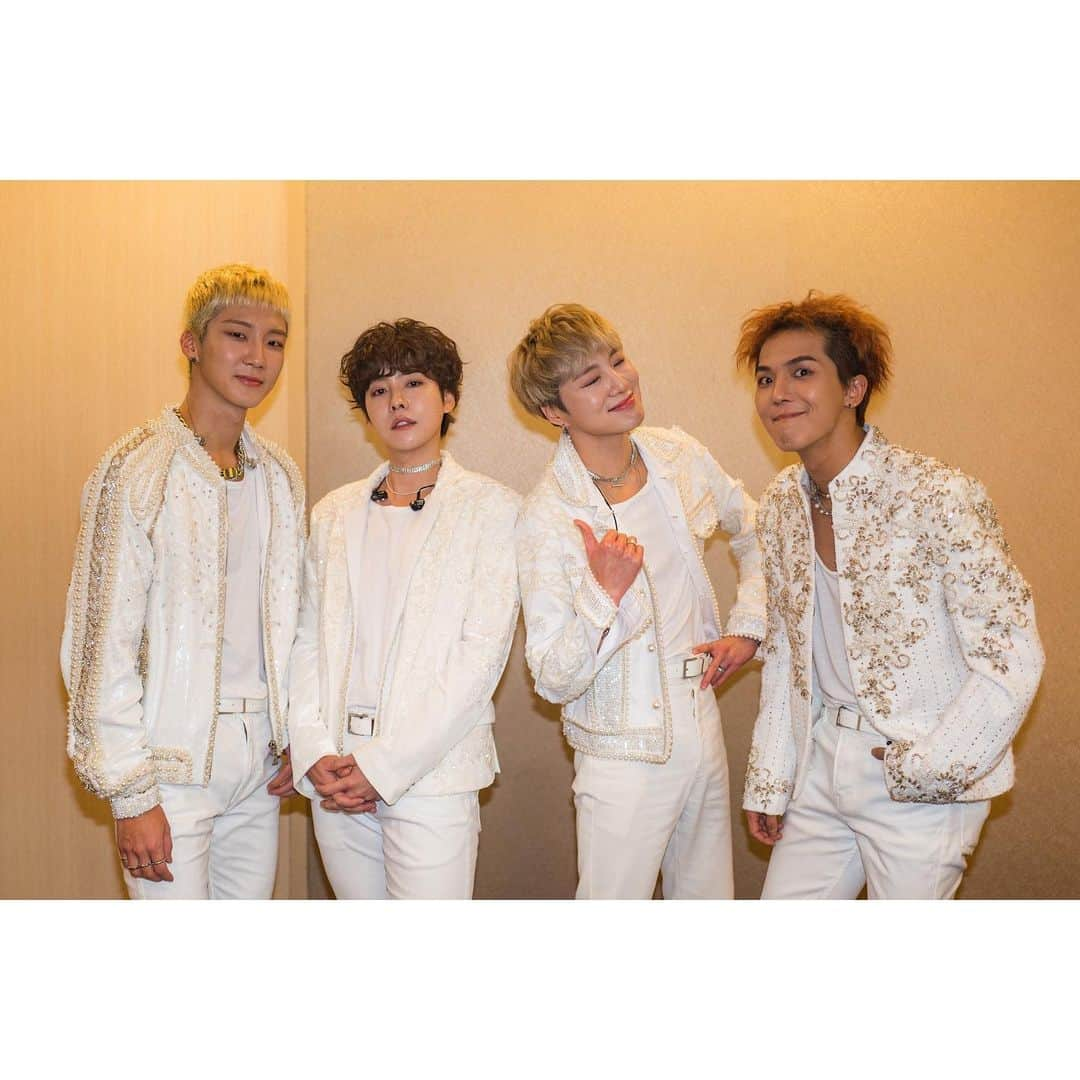 カン・スンユンさんのインスタグラム写真 - (カン・スンユンInstagram)「Wow you were crazy tonight! Your voices, your dancing .. whatever! Thank you for making a day that can't be expressed in words Manila!!🙏🏻💙 #winnercrosstourinmanila」1月26日 5時59分 - w_n_r00