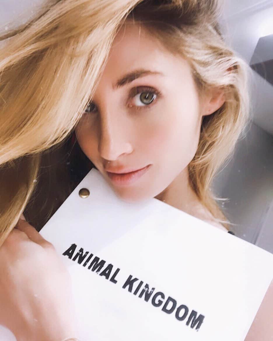 ブルック・バトラーのインスタグラム：「Season 5! #AnimalKingdom  @animalkingdomtnt」