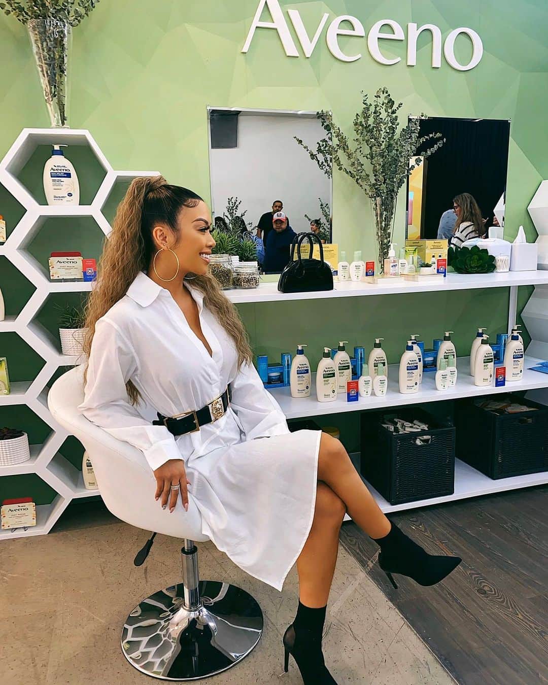 リアン Vのインスタグラム：「Spent the morning at the Johnson & Johnson @treasuretruck pop up! Thanks for having me! And it was so nice meeting everyone there! Love you guys 💚 #TreasureTruck @aveenous  @Bandaidbrand」