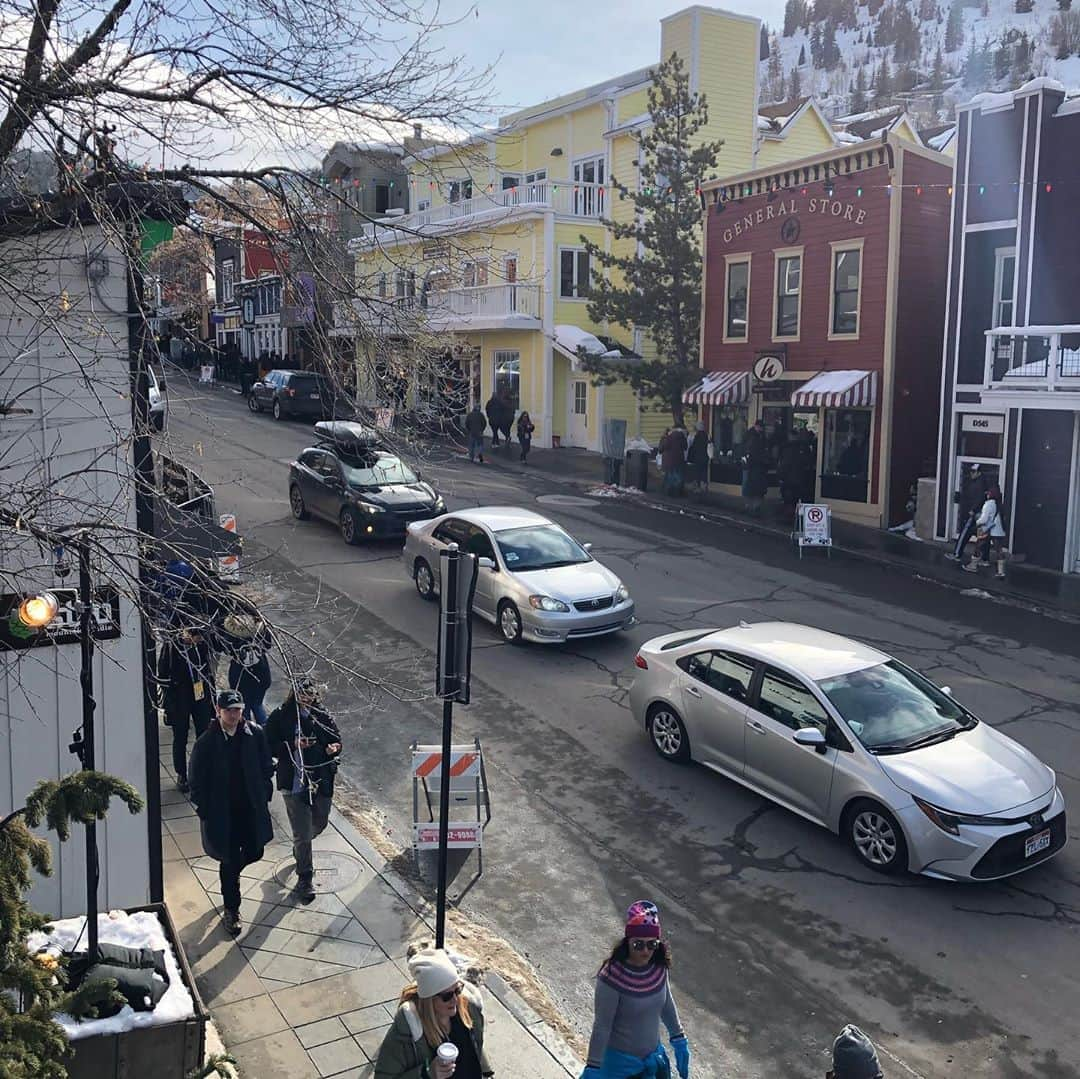 D・W・モフェットのインスタグラム：「Bird’s Eye View!! #sundance2020 Here to promote @scaddotedu and all its talented students!! #scadfilmandtelevision #scadperformingarts #scadproductiondesign #scadsounddesign #justlikehollywood」