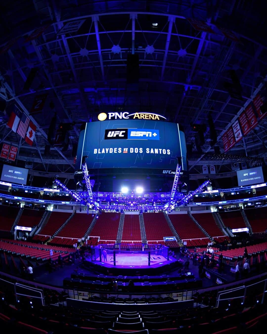 UFCさんのインスタグラム写真 - (UFCInstagram)「All set up & ready to go! 👏 ➡️ Starting at 5pmET on E+」1月26日 6時41分 - ufc