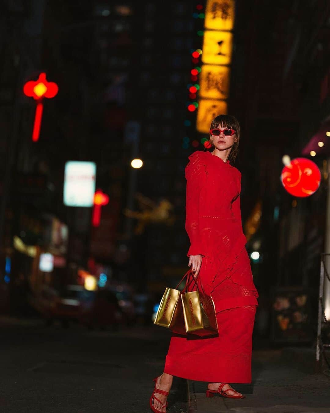 Bloomingdale'sさんのインスタグラム写真 - (Bloomingdale'sInstagram)「Red-y to ring in the Lunar New Year! May the Year of the Rat bring you warmth, prosperity... and a very lucky red envelope 🧧🏮 📷: @kat_in_nyc . . . . . . . #CNY #ChineseNewYear #YearOfTheRat #LunarNewYear #RedDress #AccessoriesOfTheDay #InstaStyle #WinterStyle #WinterFashion #Style #Fashion #Bloomingdales」1月26日 7時21分 - bloomingdales