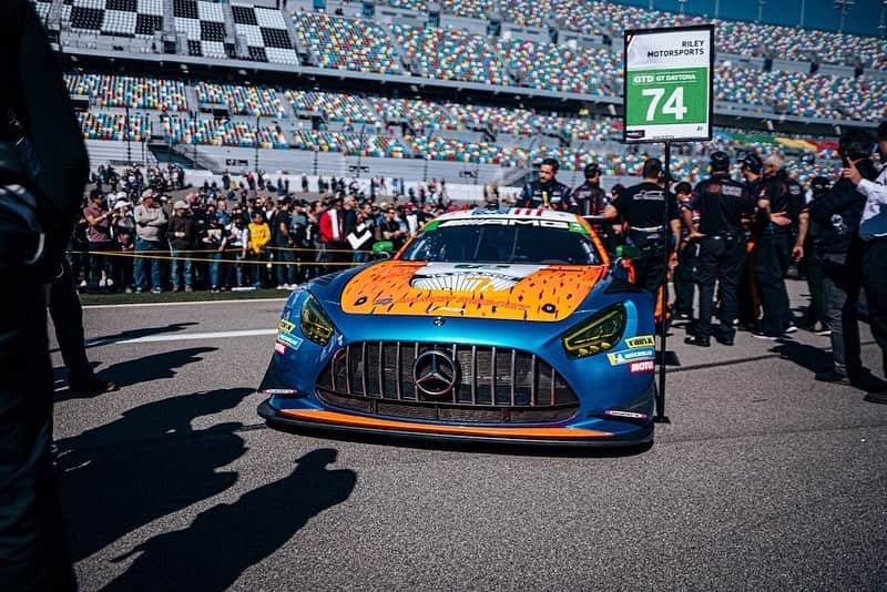 Mercedes AMGさんのインスタグラム写真 - (Mercedes AMGInstagram)「The #Rolex24 At Daytona is underway! After the first hours of racing at @disupdates, our #74 #MercedesAMG GT3 by Riley Motorsports has already made up several positions. Solid race start so far to kick off this year’s @imsa_racing WeatherTech SportsCar Championship!  #IMSA #MercedesAMGMotorsport #24hAMG #AMGGT3」1月26日 7時33分 - mercedesamg