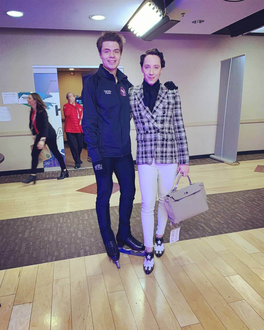 ヤロスラフ・パニオットのインスタグラム：「i have got a lot of luck at US Nationals from @johnnygweir right before my short program 😅🙌🏻 #usnationals #usnationals2020 #nationals #johnwilsonblades #jacksonultima」