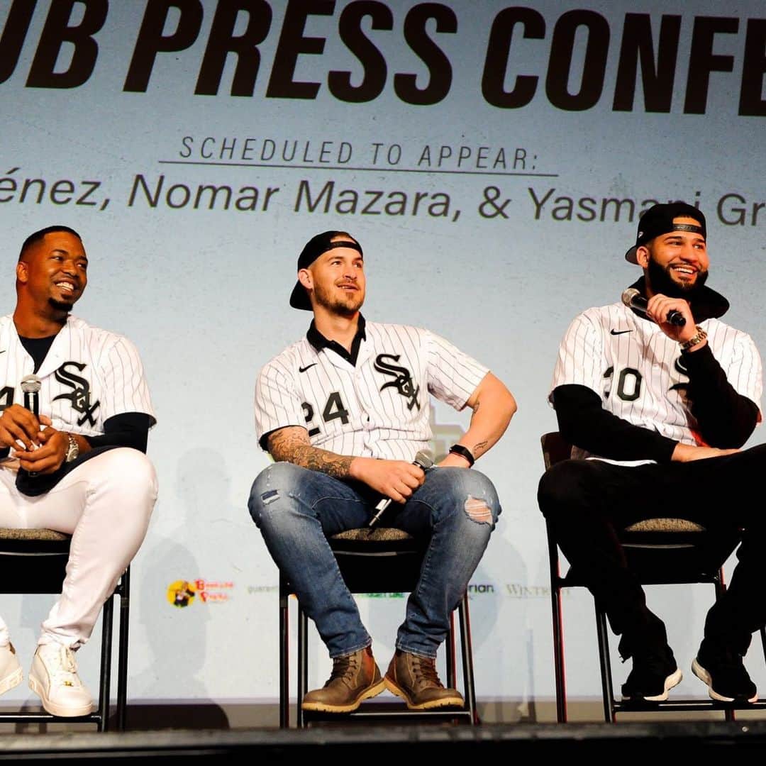 ノマー・マザラのインスタグラム：「It’s all smiles when you’re having fun! Great experience with the boys and all the South Side faithful. #soxfest2020」