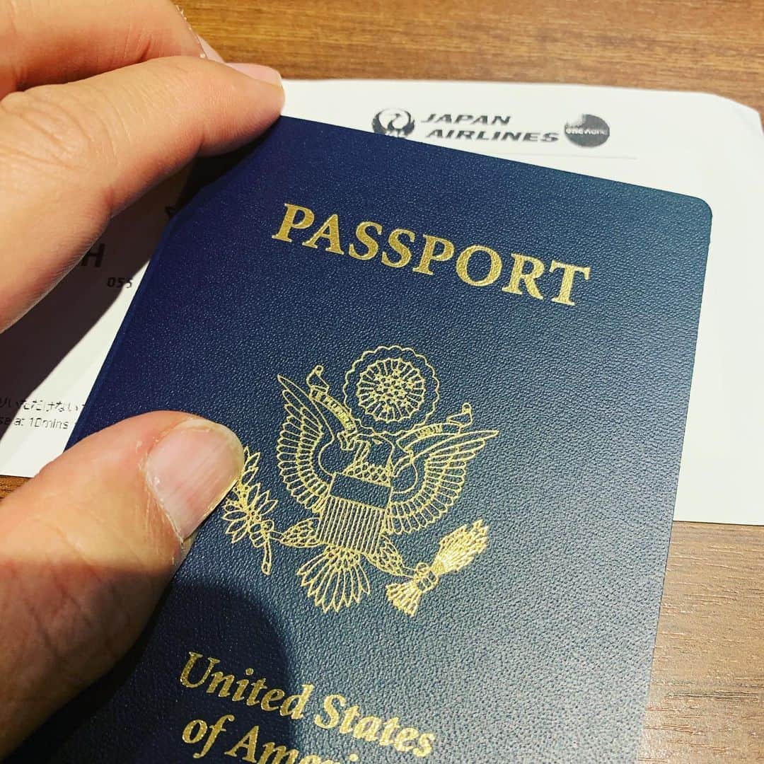 黒田アーサーのインスタグラム：「おはようございます😃ちょっと韓国まで行って来まーす👋😉」