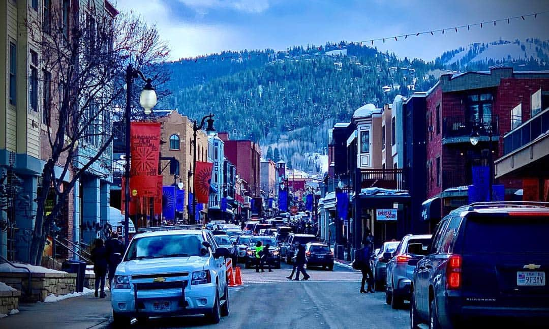 ロン・ハワードのインスタグラム：「day 2 of #SundanceFilmFestival @natgeochannel #RebuildingParadise #Premiere was very emotional yesterday The positive audience response was much appreciated by all if us involved in the film.」