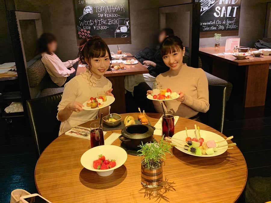 藤田舞美さんのインスタグラム写真 - (藤田舞美Instagram)「❁︎ 結衣とお出かけ❤️ 楽しくてあっという間だった〜☺️✨ 話してて気が付いたけど、もう少しで出逢って10年になるみたい！時が経つの早すぎる！ひょえ〜！ * #女子会 #ティータイム #いちご好き #ヒルトン東京 #メトロポリタングリル #デザートビュッフェ #いちご食べ放題」1月26日 8時28分 - maimifujita