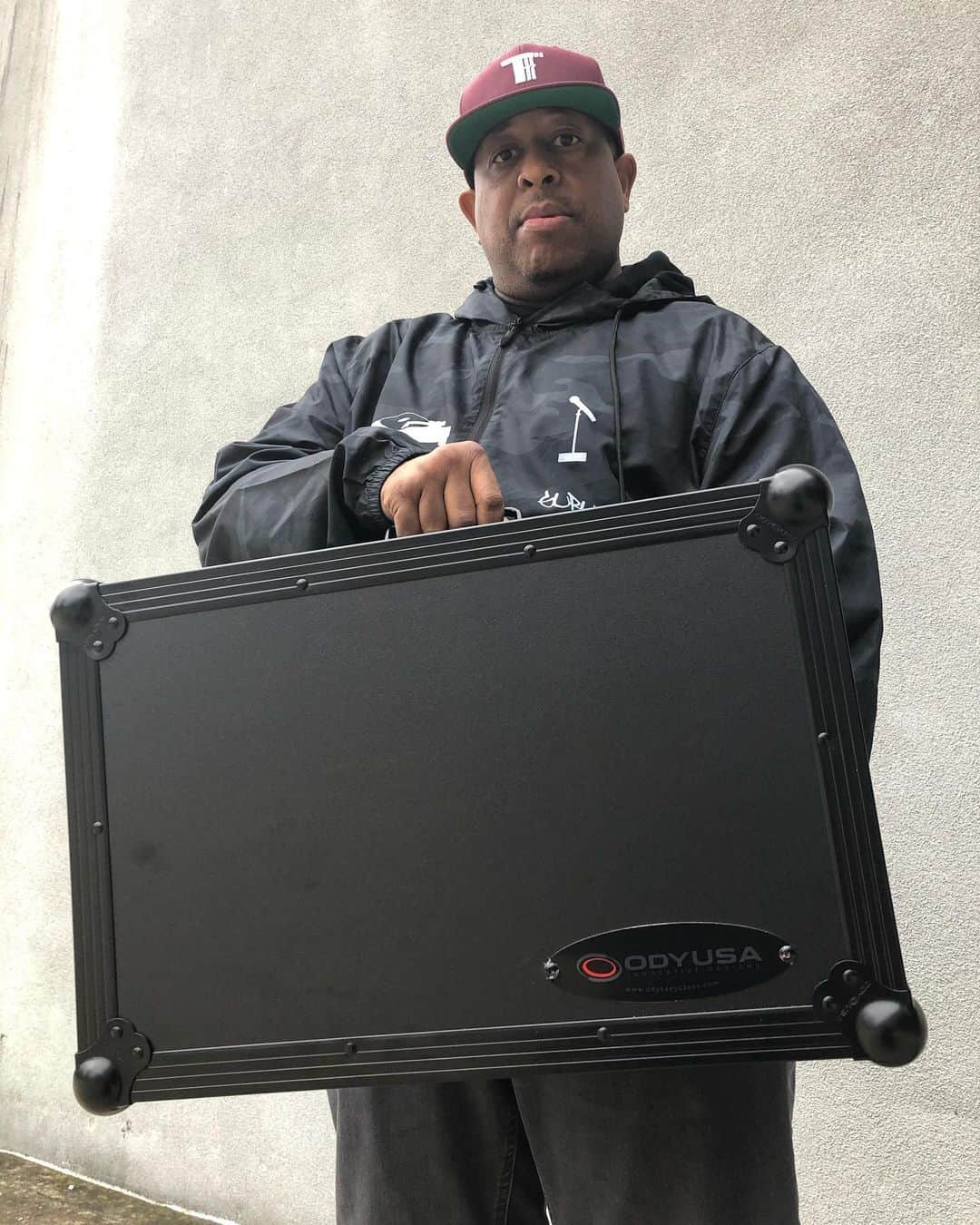DJプレミアさんのインスタグラム写真 - (DJプレミアInstagram)「My Mixer Case Was Busted Open When It Got To The Airport Baggage Claim... Called My Dude Sean @djintrigue from @idjnow And He Called Roy Over At @odysseygear And He Overnighted A New One... And The Mixer Didn't Break... Thanks For The Love!!! I Appreciate This!!!」1月26日 8時33分 - djpremier